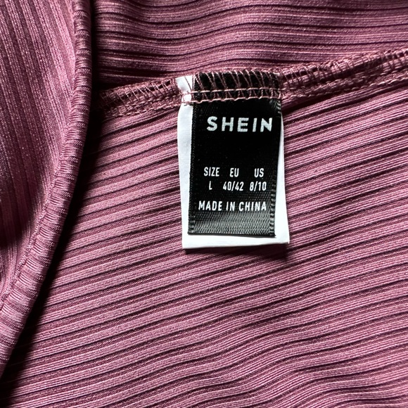 ❌SOLD❌ SHEIN CROSS CROP TOP - Picture 3 of 3